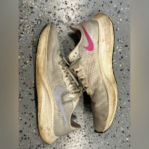 Nike Beige/Cream Running Shoes with Pink and Gray Swooshes